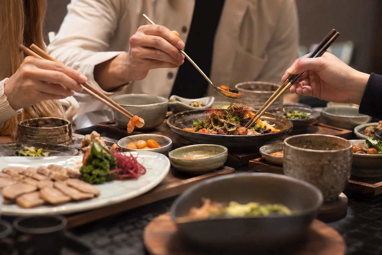Foreign visitors tasting Korean cuisine during an immersive culture program.