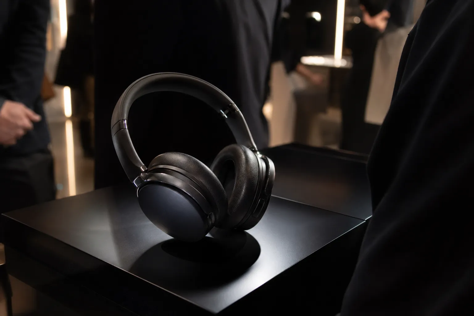 JENNIE Beats Seongsu popup Onyx Black Solo 4 release concept