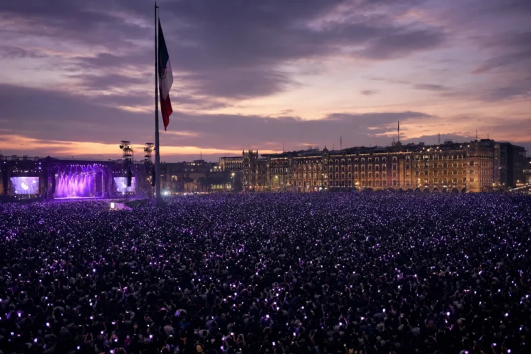 BTS Mexico 50000 fans gather at Zócalo National Palace greeting concept