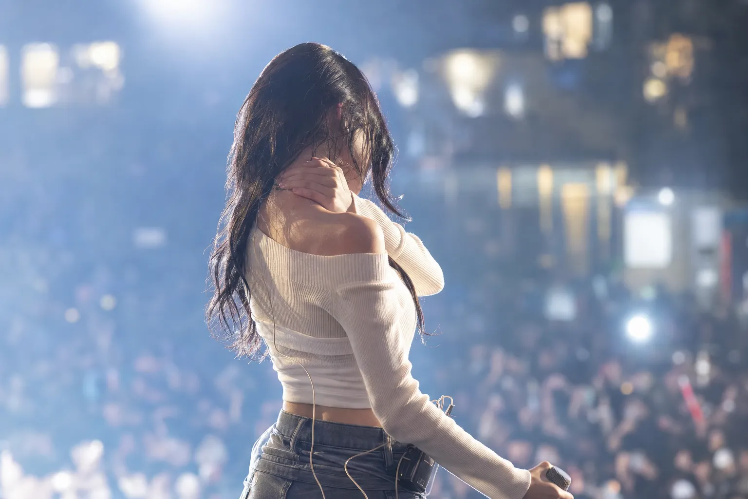 Kim Chaewon at Soongsil University neck pain festival stage concept