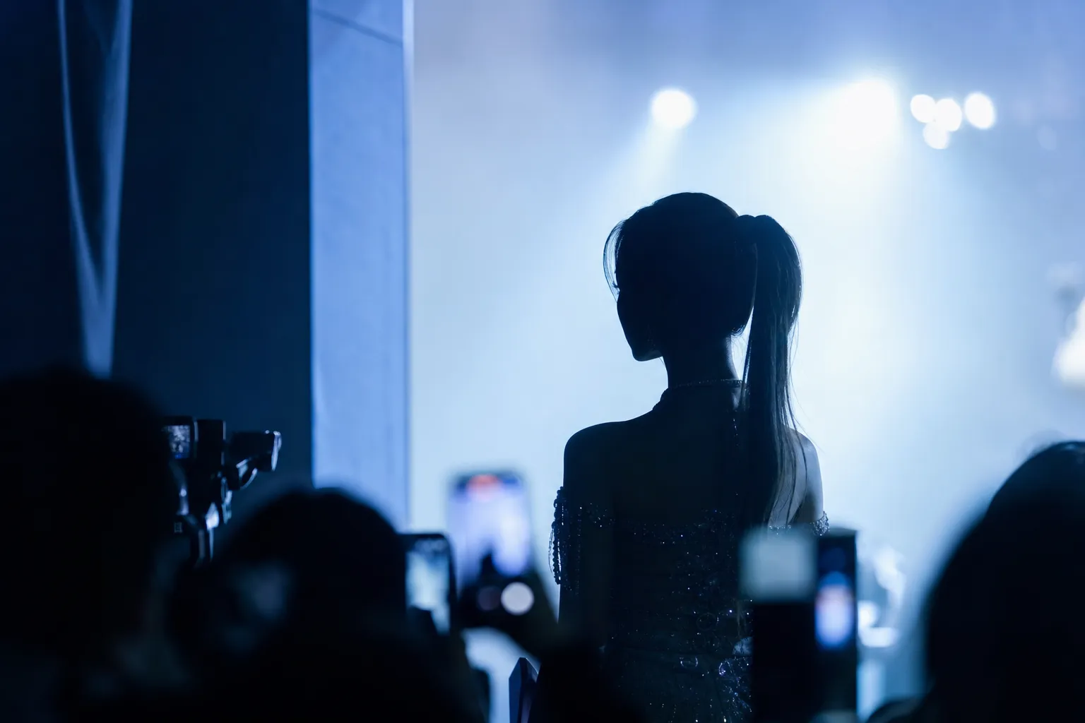 Wonyoung’s Frozen Face Debate Seoul K-culture stage concept