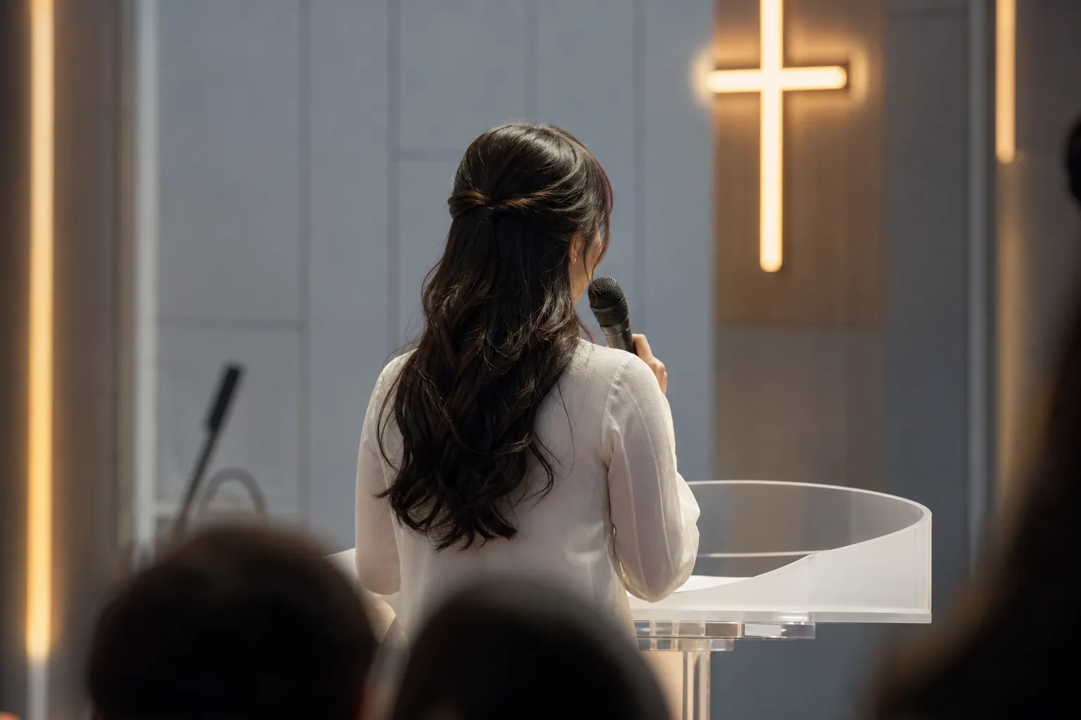 Danielle Church Sighting Draws Attention Amid ADOR’s 43.1 Billion Won Lawsuit stage concept