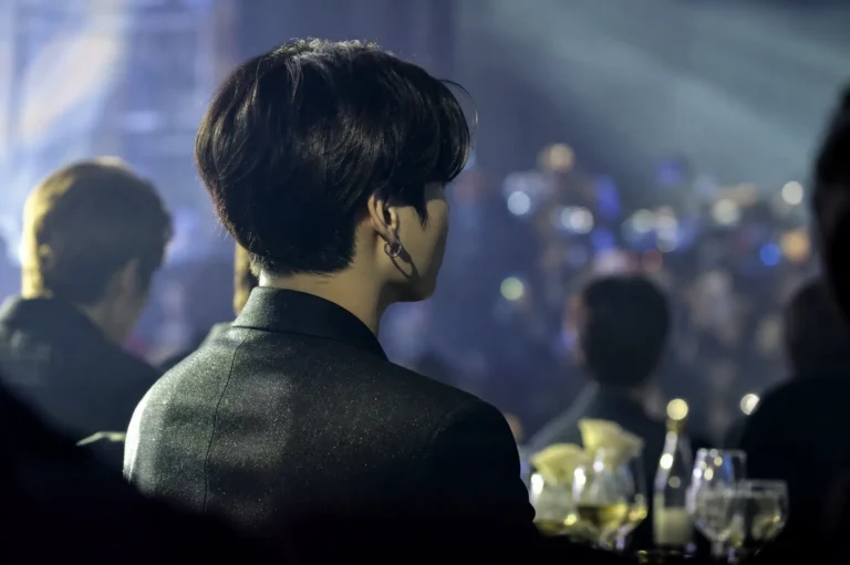 Jungkook AMAs Reaction Draws Speculation After BTS’s 2026 Awards Appearance stage concept