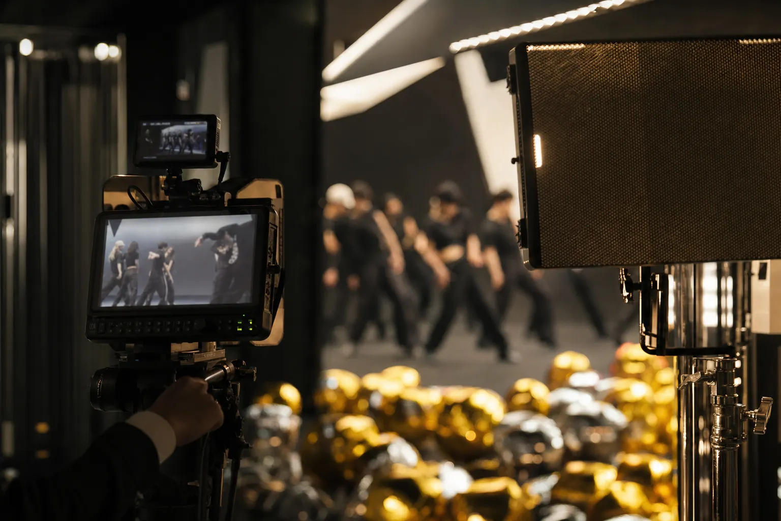 베이비몬스터 CHOOM 1억뷰 Seoul music video milestone concept