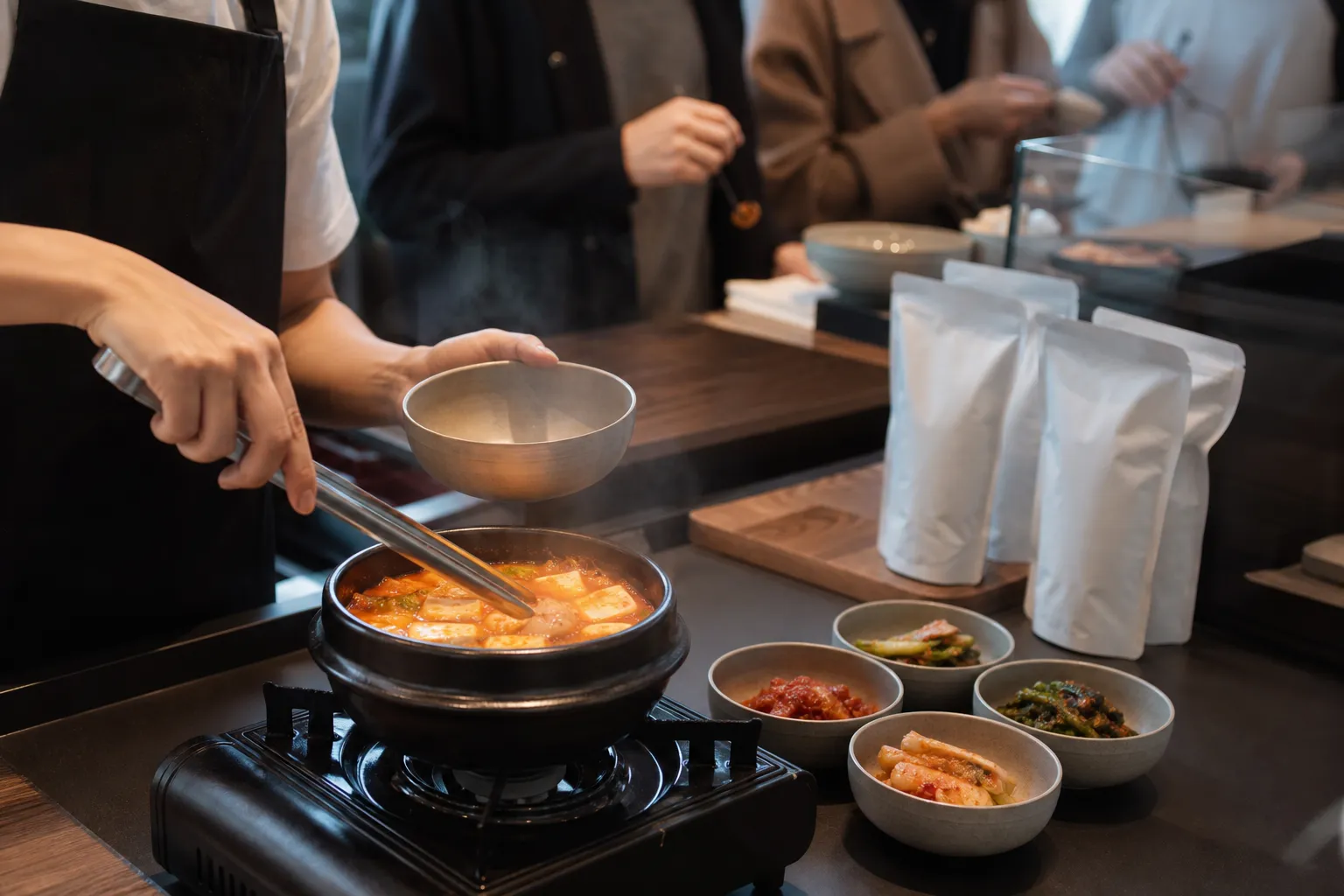Korean HMR Pop-Ups Show How Ready Meals Are Becoming Premium Food Experiences 2 Korean HMR pop-up ready meal tasting experience