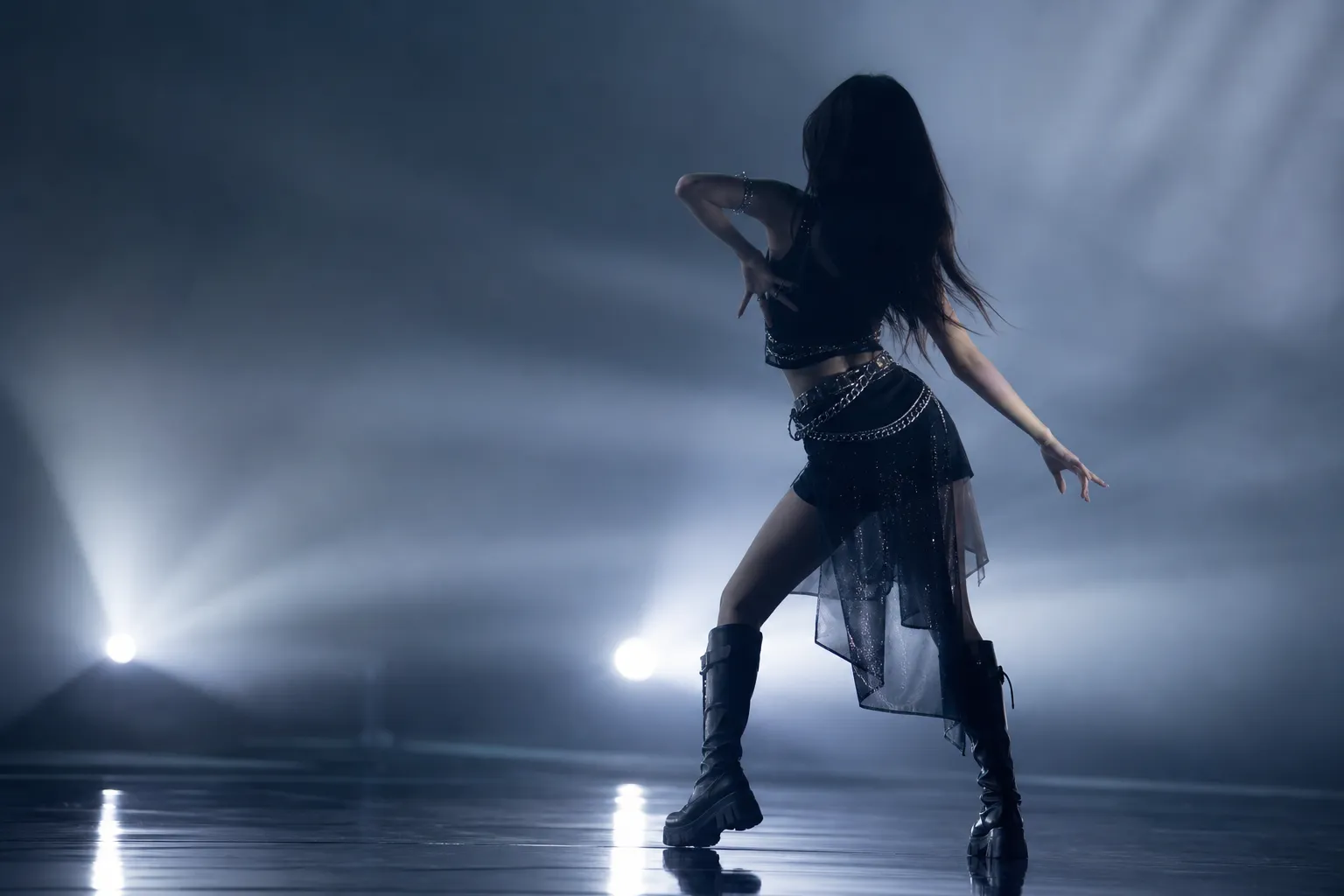 Giselle Music Bank Outfit Draws Debate After aespa’s WDA Stage stage concept
