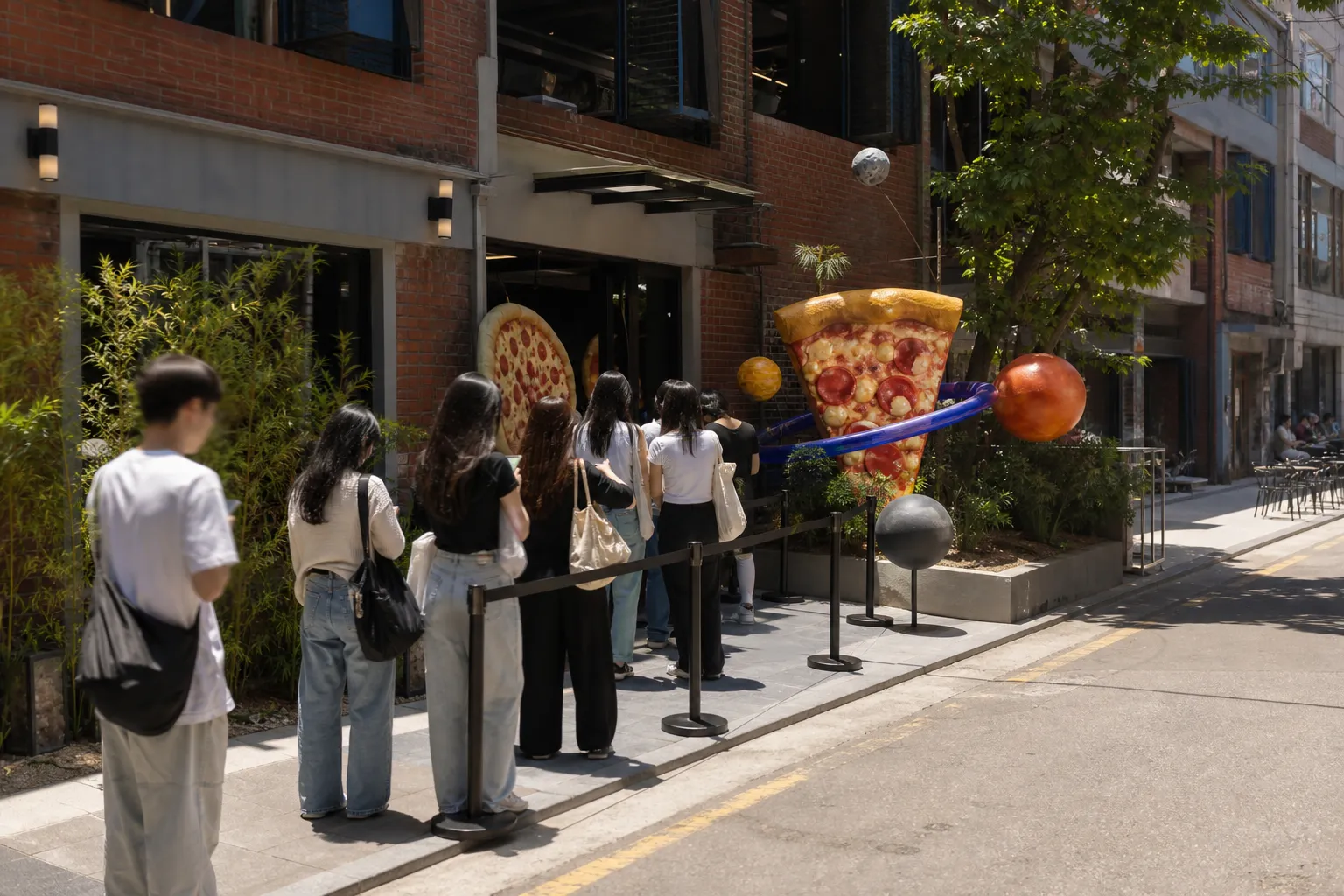 Seongsu Toy Story 5 Pop-Up Guide: Papa Johns Pizza Planet Dates, Hours, Location, and Entry 3 Seongsu Toy Story 5 pop-up dates hours location Seoul guide concept