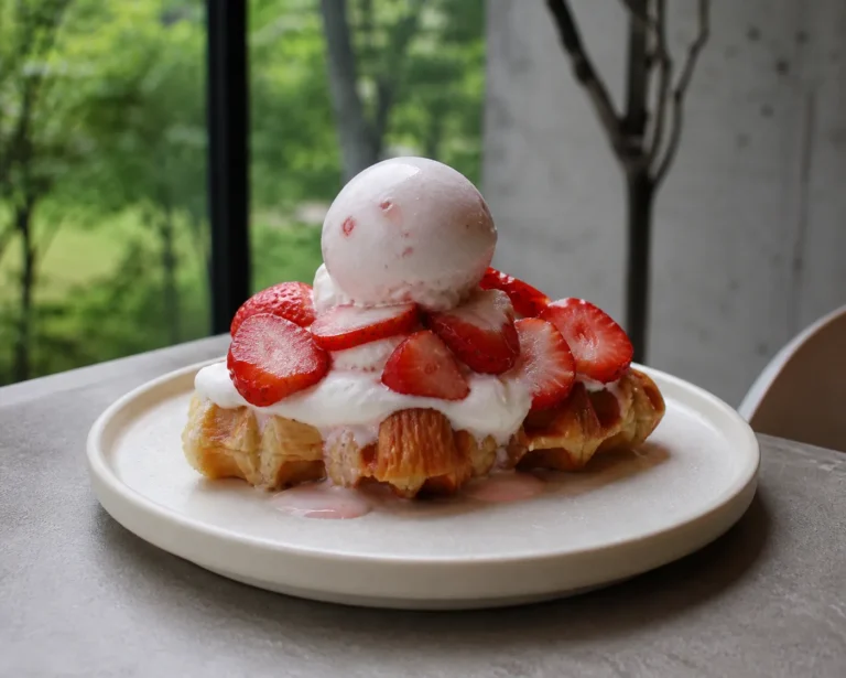 Seongsu Fresh Strawberry Cream Croffle Guide Near Seoul Forest