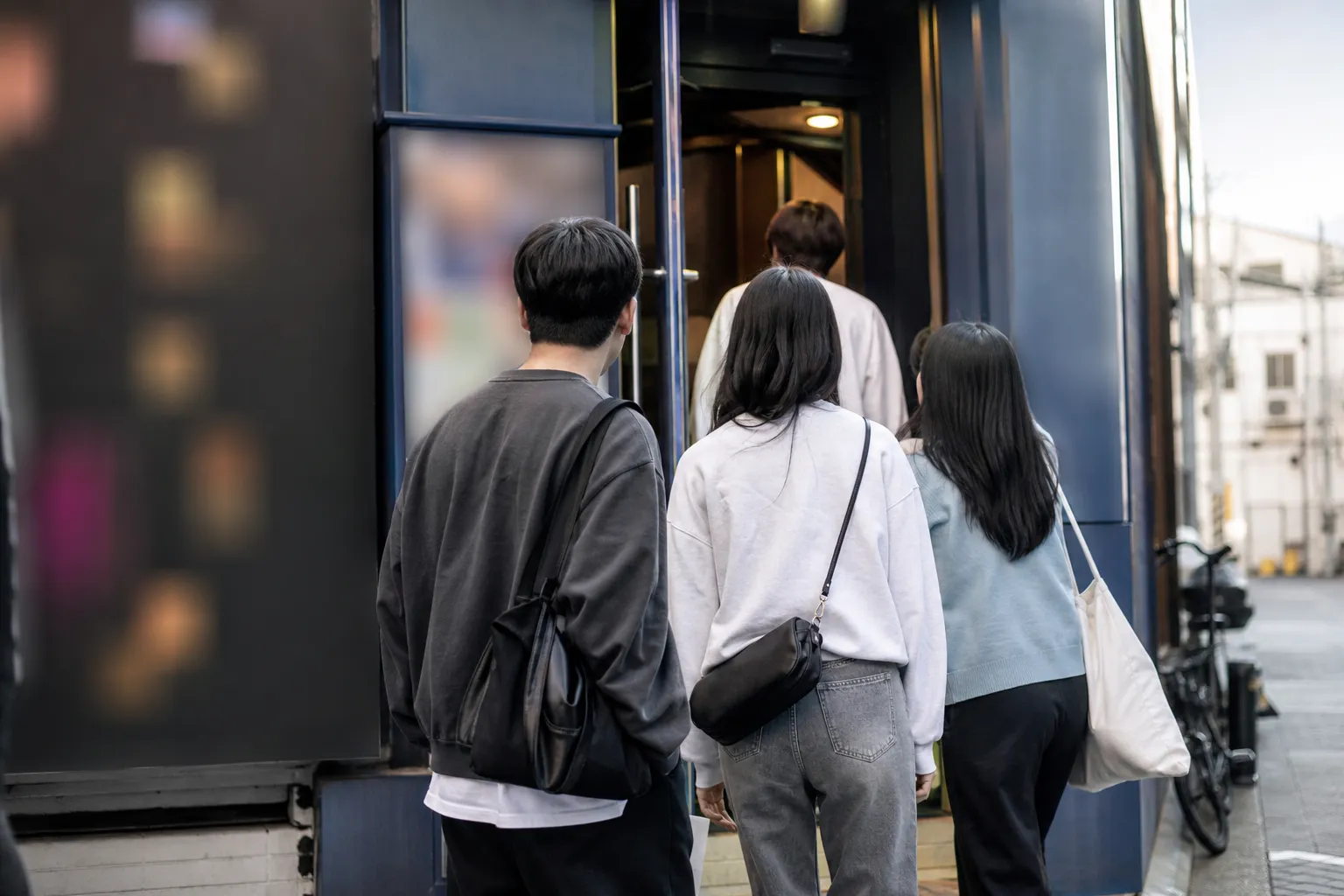 홍대 평일 낮 코인노래방 Seoul music scene