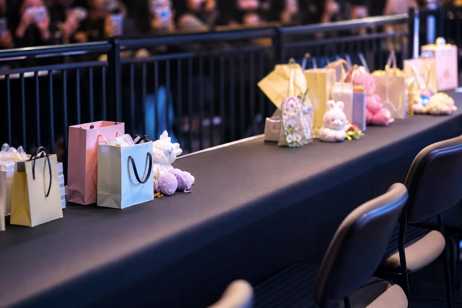 MEOVV Ella Fansign Gift Dispute: What the May 17 Event Sources Confirm 2 MEOVV 엘라 팬싸 선물 Seoul music scene