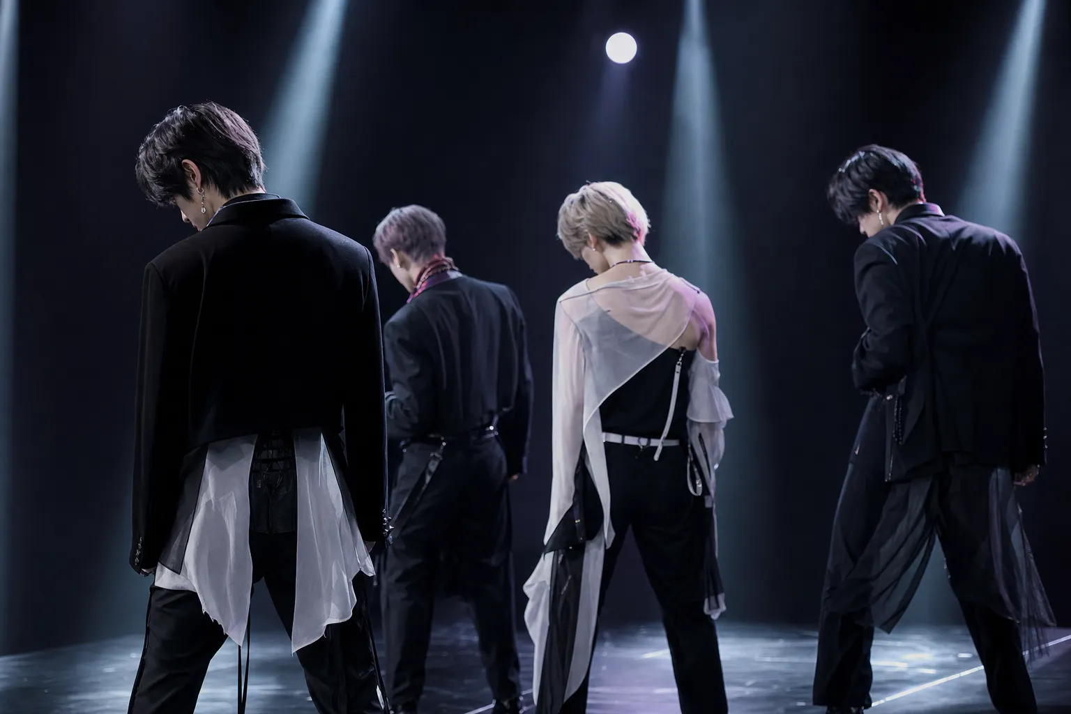 XLOV Genderless Concept: How the Group Turns Style Into a Broader K-Pop Strategy stage concept