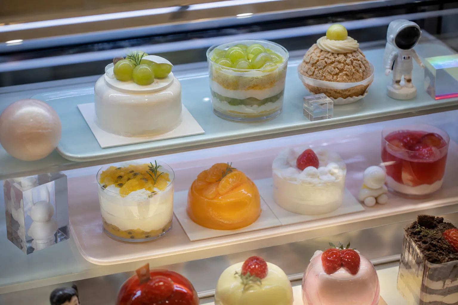 Seongsu Dessert Park Popup: CU X RIIZE Turns a Dessert Convenience Store into a Fan Stop 2 CU X RIIZE Seongsu Dessert Park popup dessert display concept