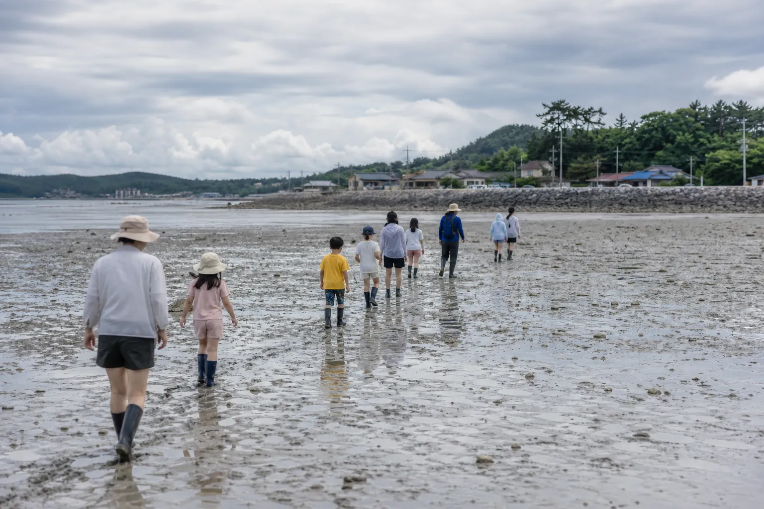 Gyehwa-ri Mudflat Experience Safety: What Buan Mudflat Travel Visitors Should Know 3 Buan mudflat travel group safety around Gyehwa-ri mudflat experience